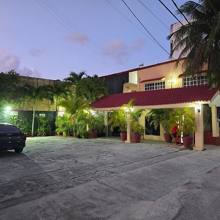 Hotel posada MARCAS Cancún Exterior foto