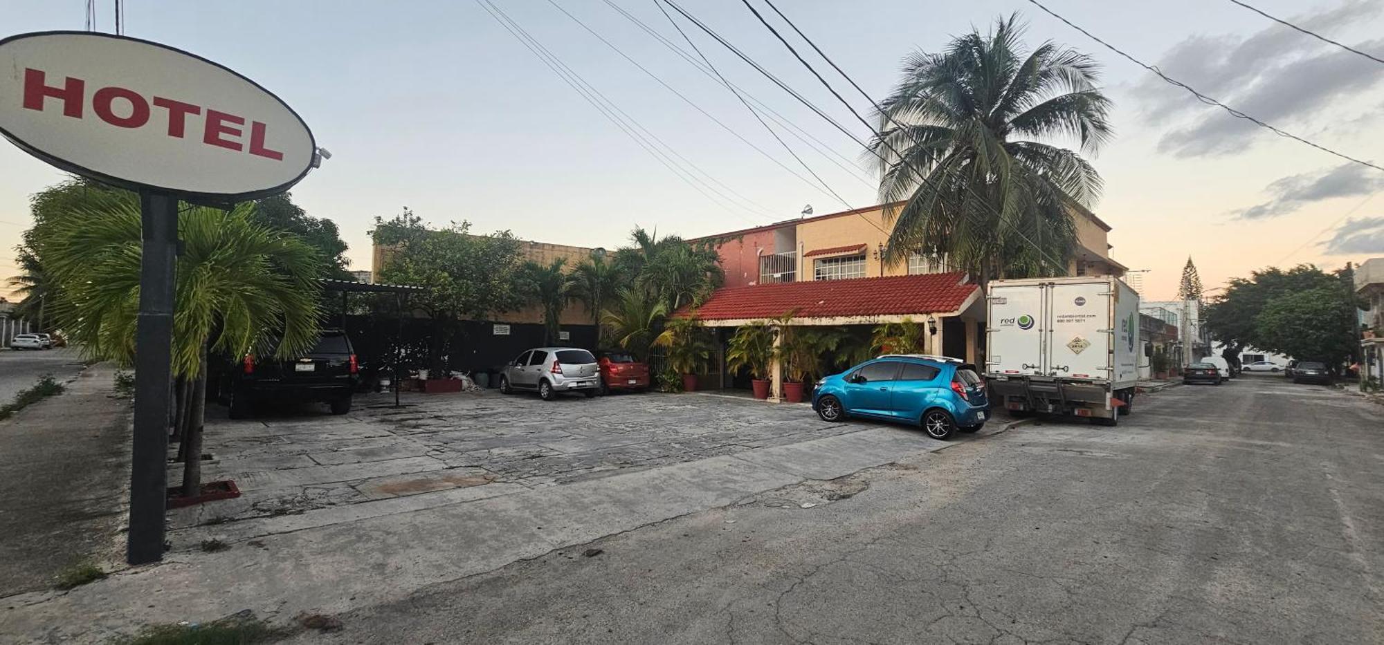 Hotel posada MARCAS Cancún Exterior foto