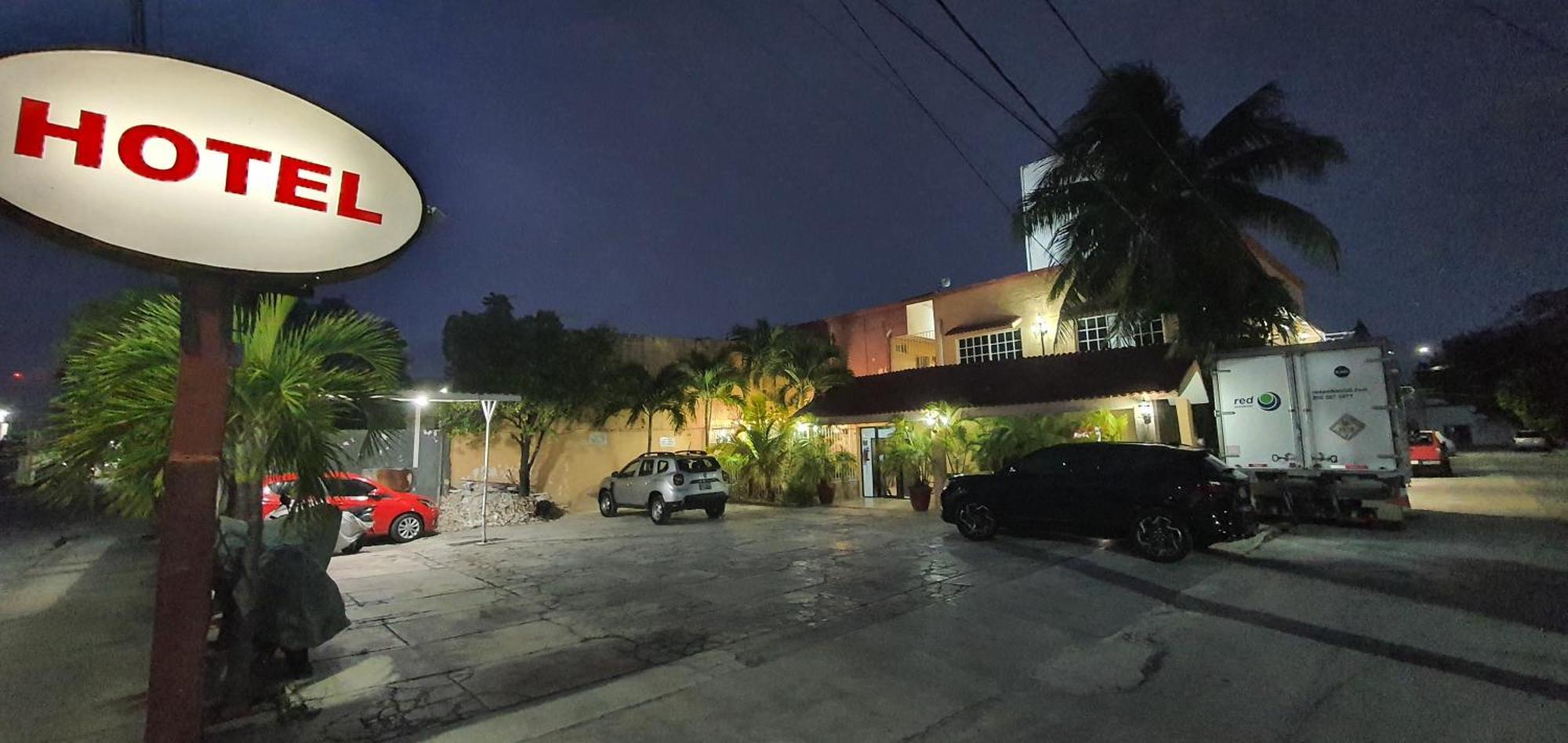 Hotel posada MARCAS Cancún Exterior foto